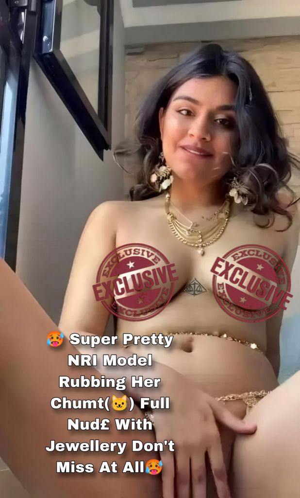 Super Pretty NRI Model Rubbing Her Chumt EXCLUSIVE